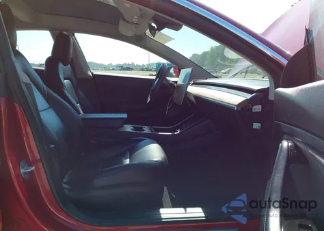 2018 Tesla Model 3 Long Range/Mid Range z USA, uszkodzony, nr VIN 5YJ3E1EA5JF052524